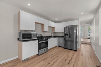 111 N Patterson Park Ave in Baltimore, MD - Building Photo - Building Photo