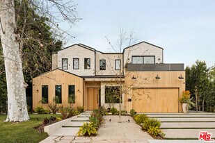 11937 Addison St in Los Angeles, CA - Building Photo