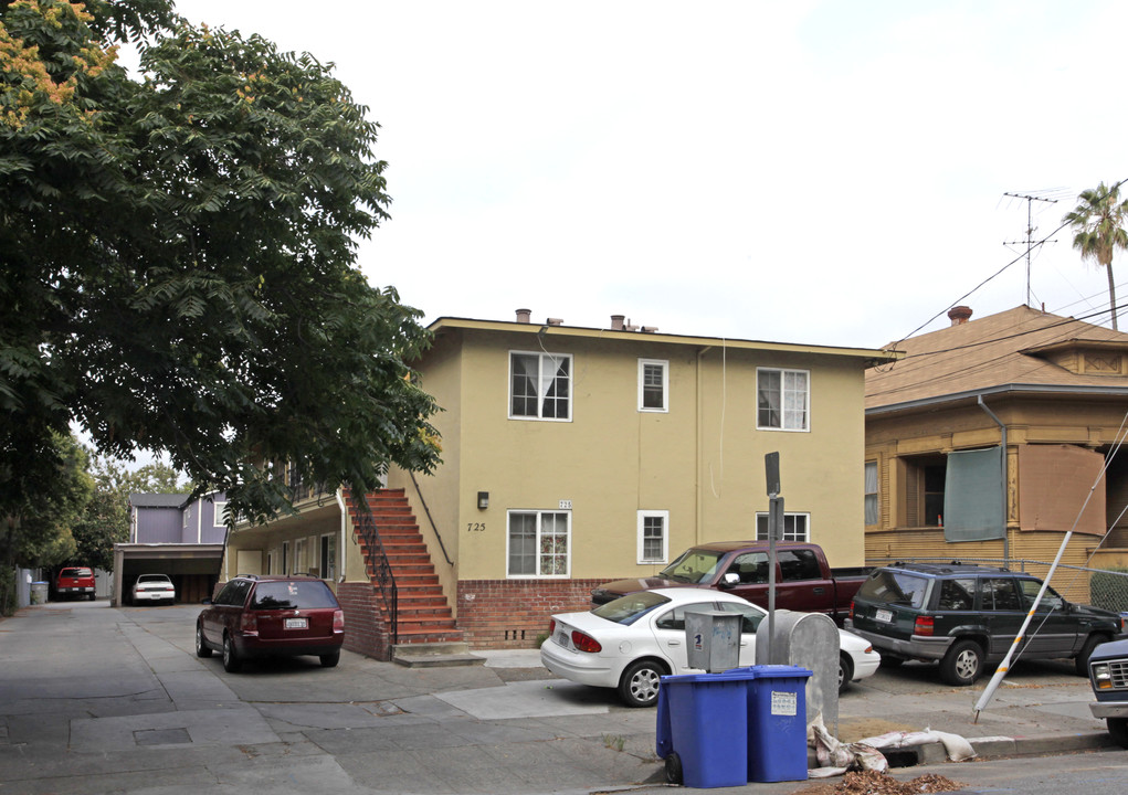 725 S 8th St in San Jose, CA - Building Photo