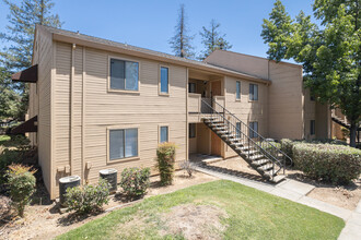 Ellis Lake Apartments in Marysville, CA - Building Photo - Building Photo