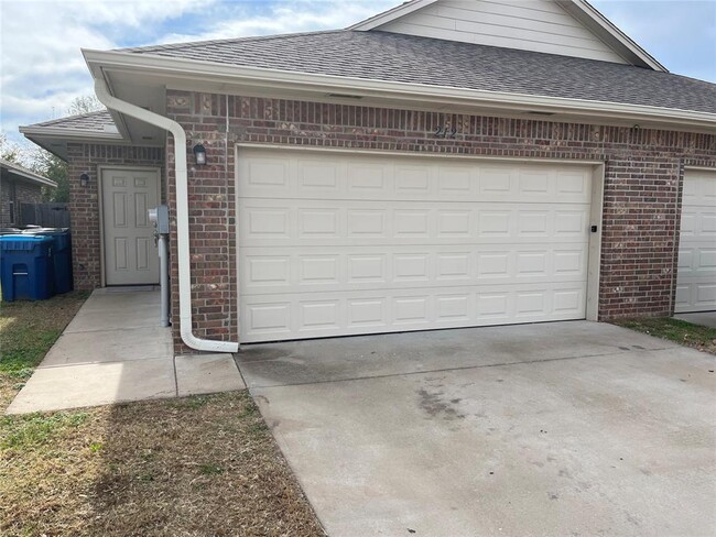212 Ashley Dr in Edmond, OK - Building Photo - Building Photo