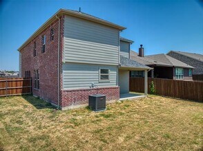 2813 Belmont Dr in Ennis, TX - Building Photo - Building Photo