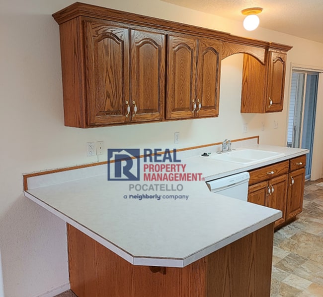 1320 E Cedar St in Pocatello, ID - Building Photo - Building Photo