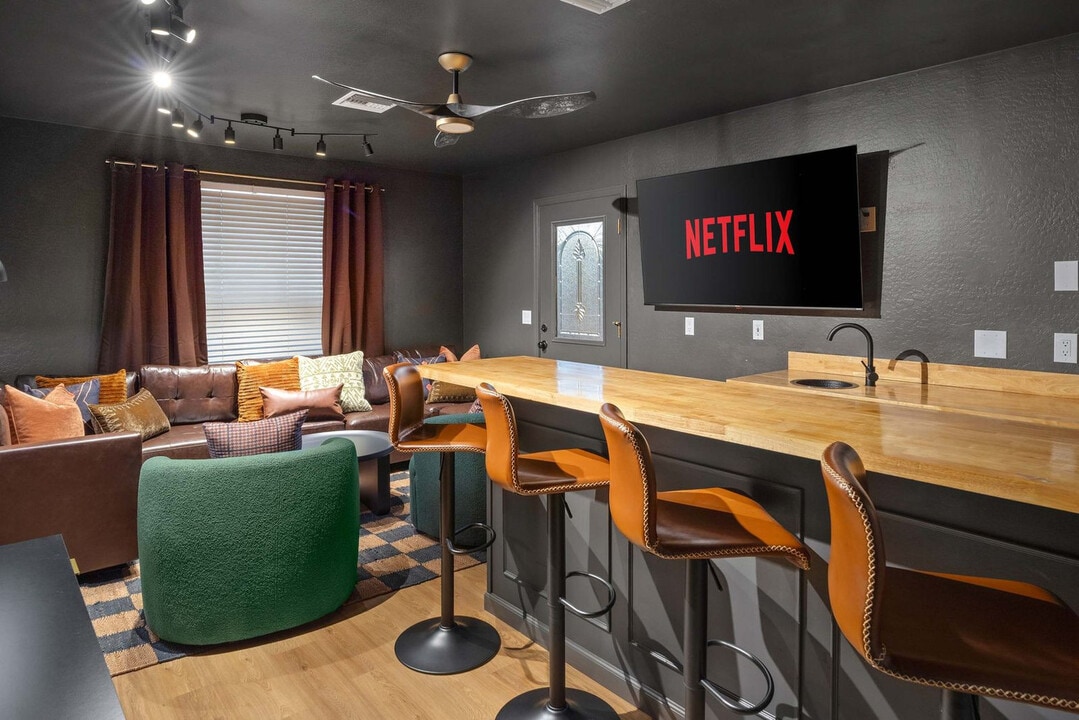 6214 W Riviera Dr in Glendale, AZ - Building Photo