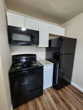 401 S Attica Rd in Knoxville, IA - Building Photo - Building Photo