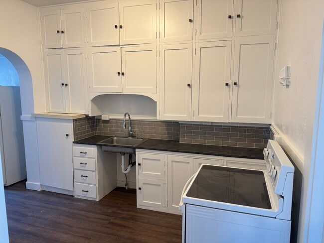 315 W Halliday St, Unit 3