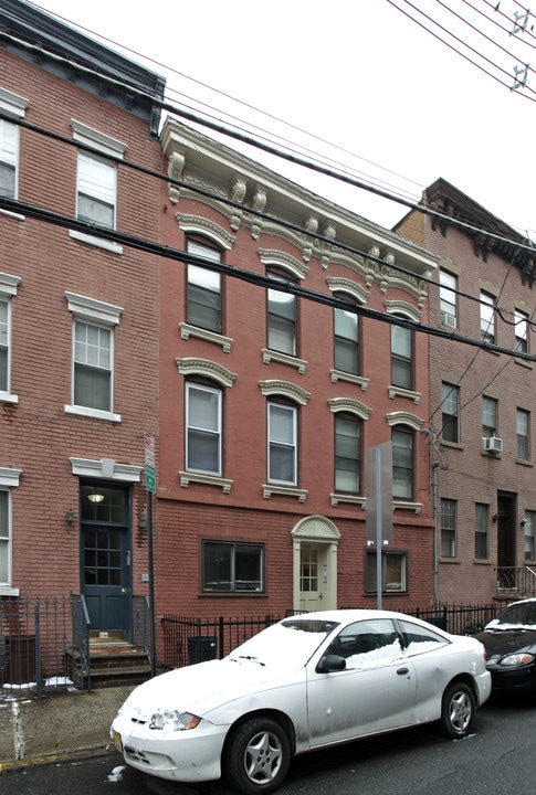 612 2nd St in Hoboken, NJ - Building Photo