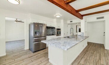 3904 E Sahuaro Dr in Phoenix, AZ - Building Photo - Building Photo