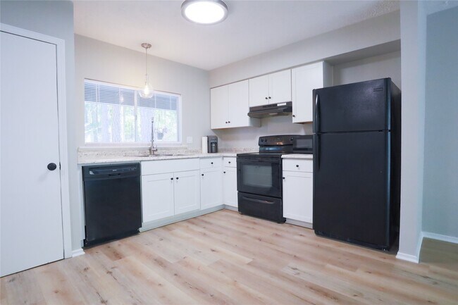 2709 S Millbend Dr in The Woodlands, TX - Building Photo - Building Photo