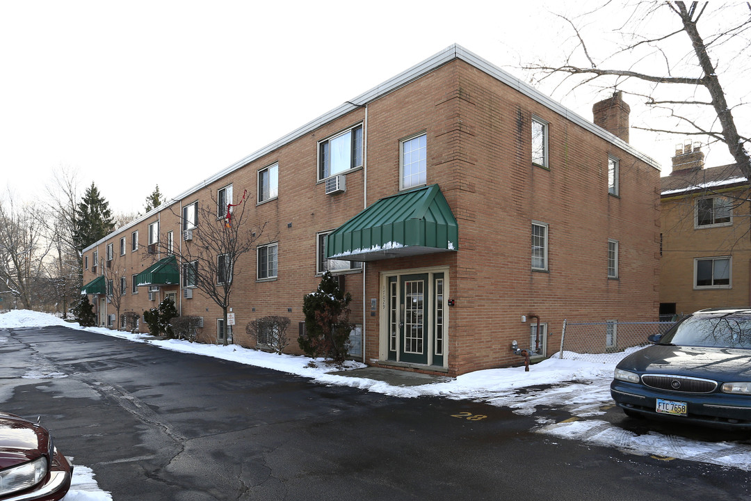 Madison Apartments in Lakewood, OH - Building Photo