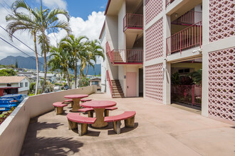 Bayview Apartments in Kaneohe, HI - Building Photo - Building Photo