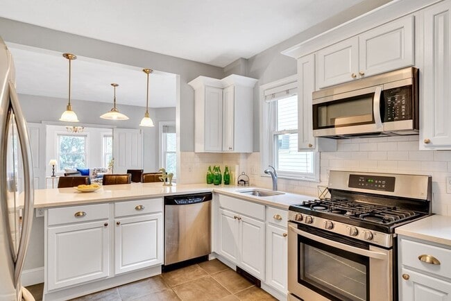 558 Washington St, Unit 2
