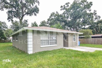 500 Brenda Dr in Brandon, FL - Foto de edificio - Building Photo