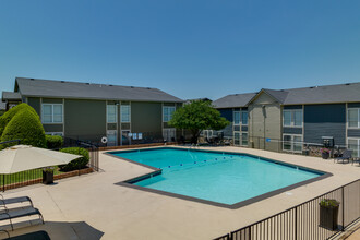 The Cottages@Hefner RD in Oklahoma City, OK - Foto de edificio - Building Photo