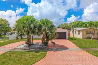 5400 W Park Rd in Hollywood, FL - Building Photo - Building Photo