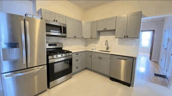 2246 W Armitage Ave in Chicago, IL - Building Photo