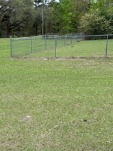 9579 Co Rd 252 in Live Oak, FL - Foto de edificio - Building Photo