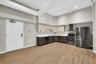 209 N Neil St in Champaign, IL - Building Photo