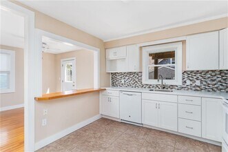 23 Holland St in Newport, RI - Building Photo - Building Photo