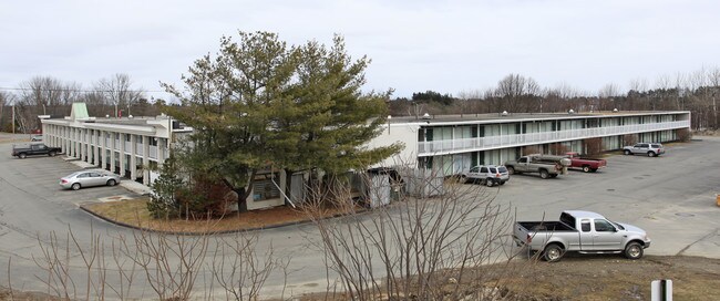 Capri Apartments in Augusta, ME - Foto de edificio - Building Photo