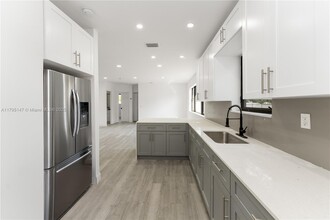 11532 SW 136th Terrace in Miami, FL - Building Photo - Building Photo
