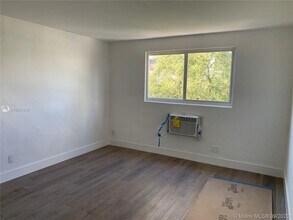 143 SW 9th St-Unit -Type 1 in Miami, FL - Building Photo - Building Photo