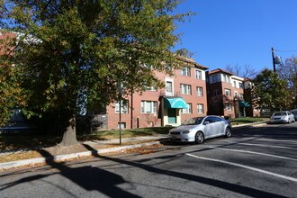 1218-1218 Perry St NE in Washington, DC - Building Photo - Building Photo