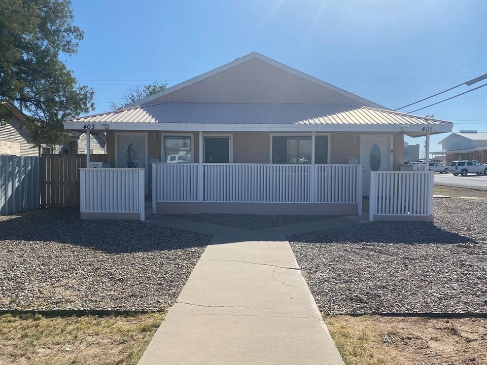 403 S Hackberry St in Pecos, TX - Building Photo