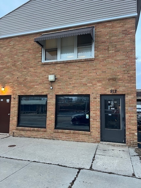 property at 912 W Greenwood Ave