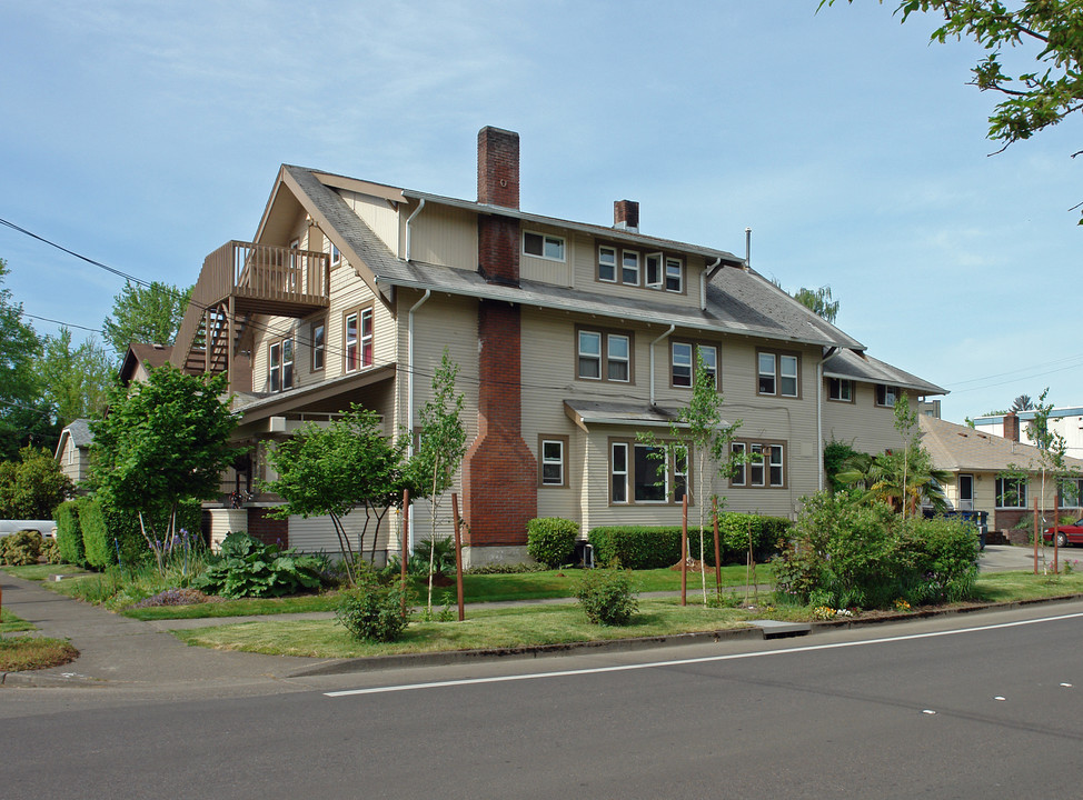 242 NW 15th in Corvallis, OR - Foto de edificio