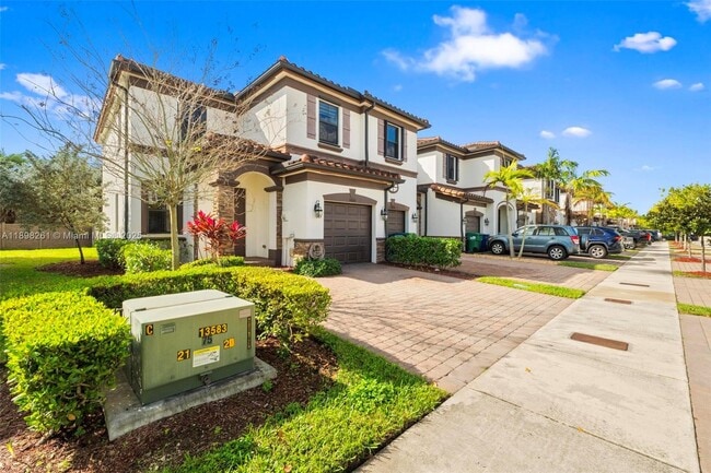 9000 NW 183rd St in Hialeah, FL - Building Photo - Building Photo