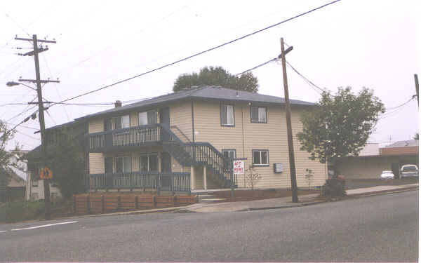 4008 SE Milwaukie Ave in Portland, OR - Building Photo