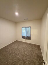 1006 Aggies St in Delano, CA - Building Photo - Building Photo