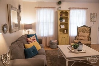 8 S Lake Dr in Savannah, GA - Building Photo - Building Photo