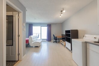 6931 Cooney Rd. in Richmond, BC - Building Photo - Building Photo