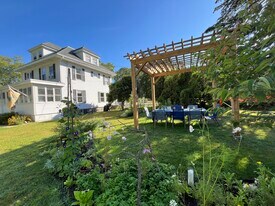 38 Ocean House Rd in Cape Elizabeth, ME - Building Photo