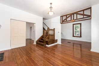 2469 Indiana Ave in Columbus, OH - Foto de edificio - Building Photo