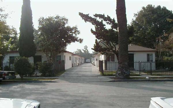 3154 Banning Avenue in Lynwood, CA - Building Photo