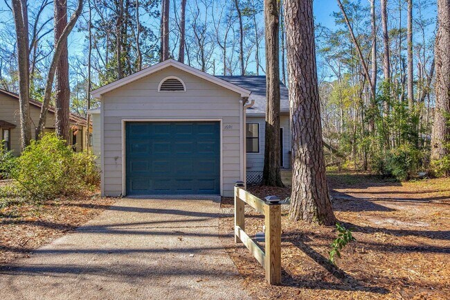 1691 Silverwood Dr in Tallahassee, FL - Building Photo - Building Photo