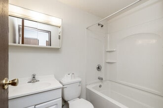 Daybreak Place in Moorhead, MN - Building Photo - Interior Photo