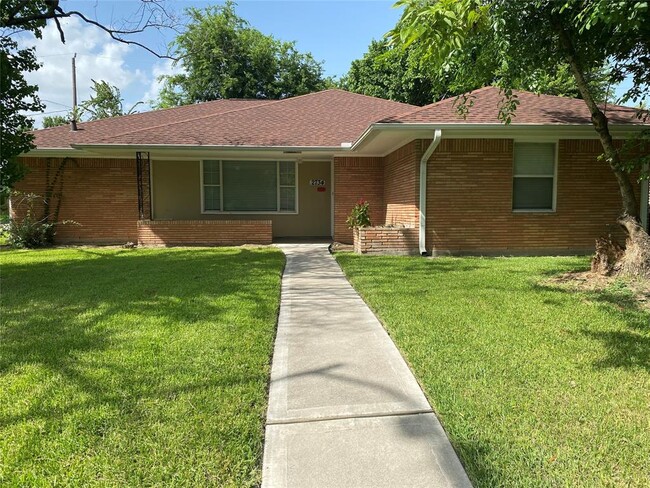 property at 2734 Almeda Plaza Dr