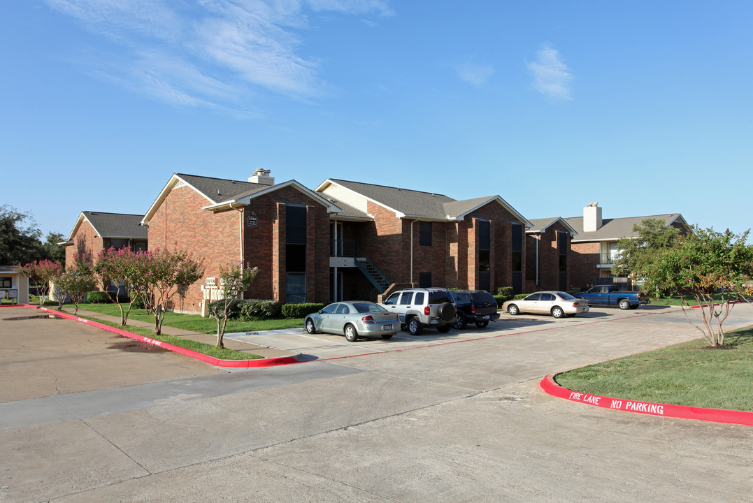 Summit Point in Mesquite, TX - Building Photo