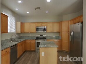 705 Irish Mittens Ct in Henderson, NV - Building Photo - Building Photo