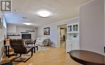 166 Lynnbrook Dr in Toronto, ON - Building Photo - Building Photo