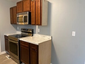 87 Hillshire Dr in Jackson, TN - Building Photo - Building Photo