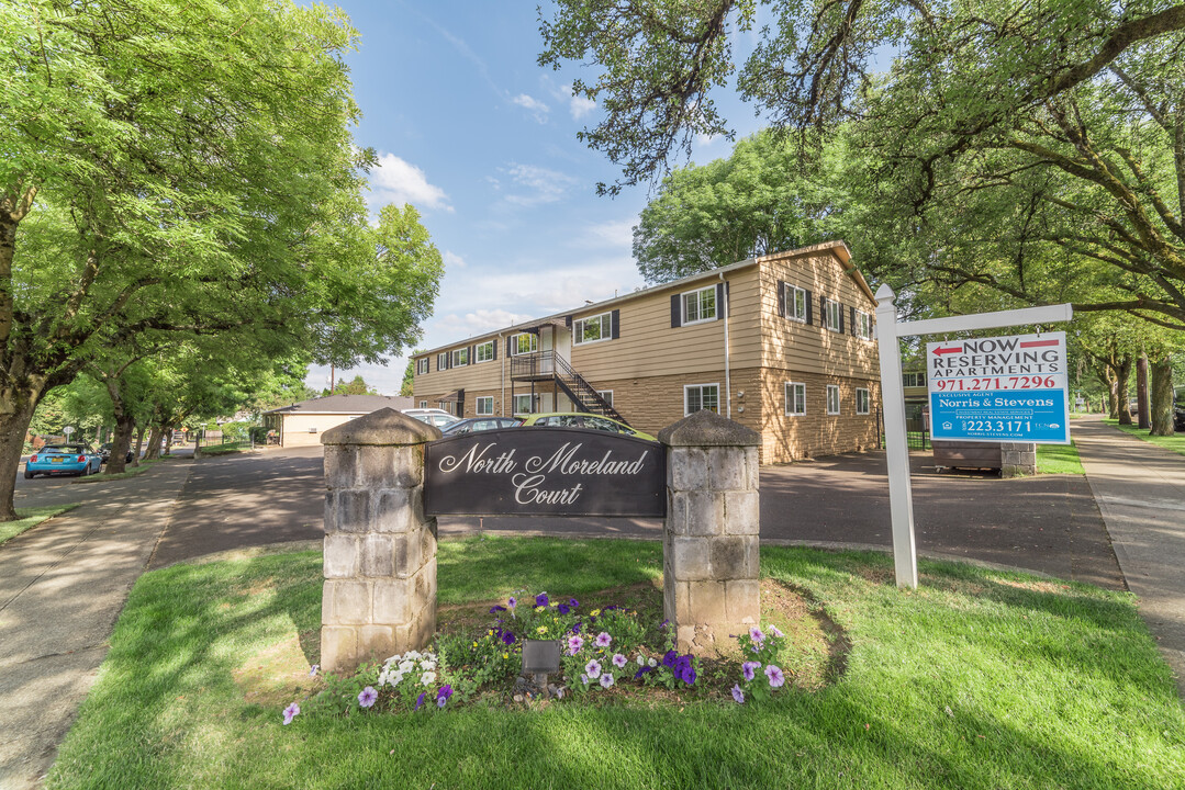 North Moreland Court in Portland, OR - Building Photo