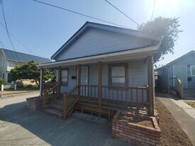 323-329 P St in Eureka, CA - Building Photo