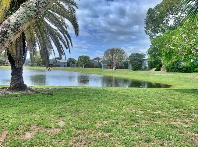 13 N Crossings Cir in Boynton Beach, FL - Building Photo - Building Photo