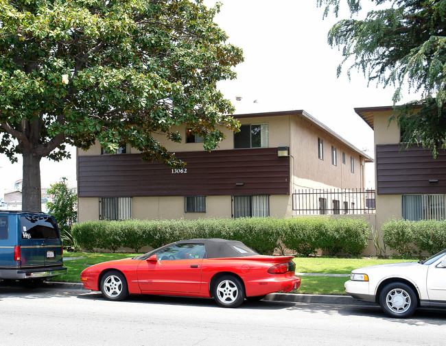 Gi Gi Apartments in Garden Grove, CA - Foto de edificio - Building Photo