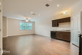 1308 Lakecrest Ln, Unit 3 in Lewisville, TX - Building Photo - Building Photo